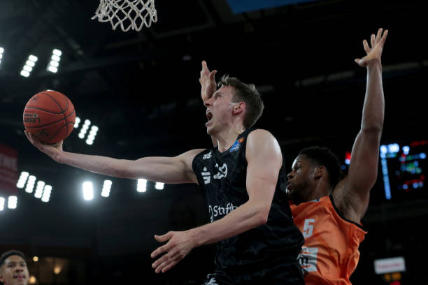 的教练之一 的教练之一