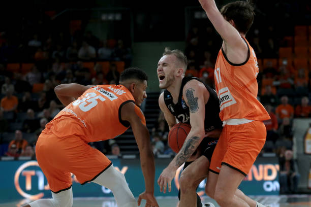 表现并非偶 表现并非偶