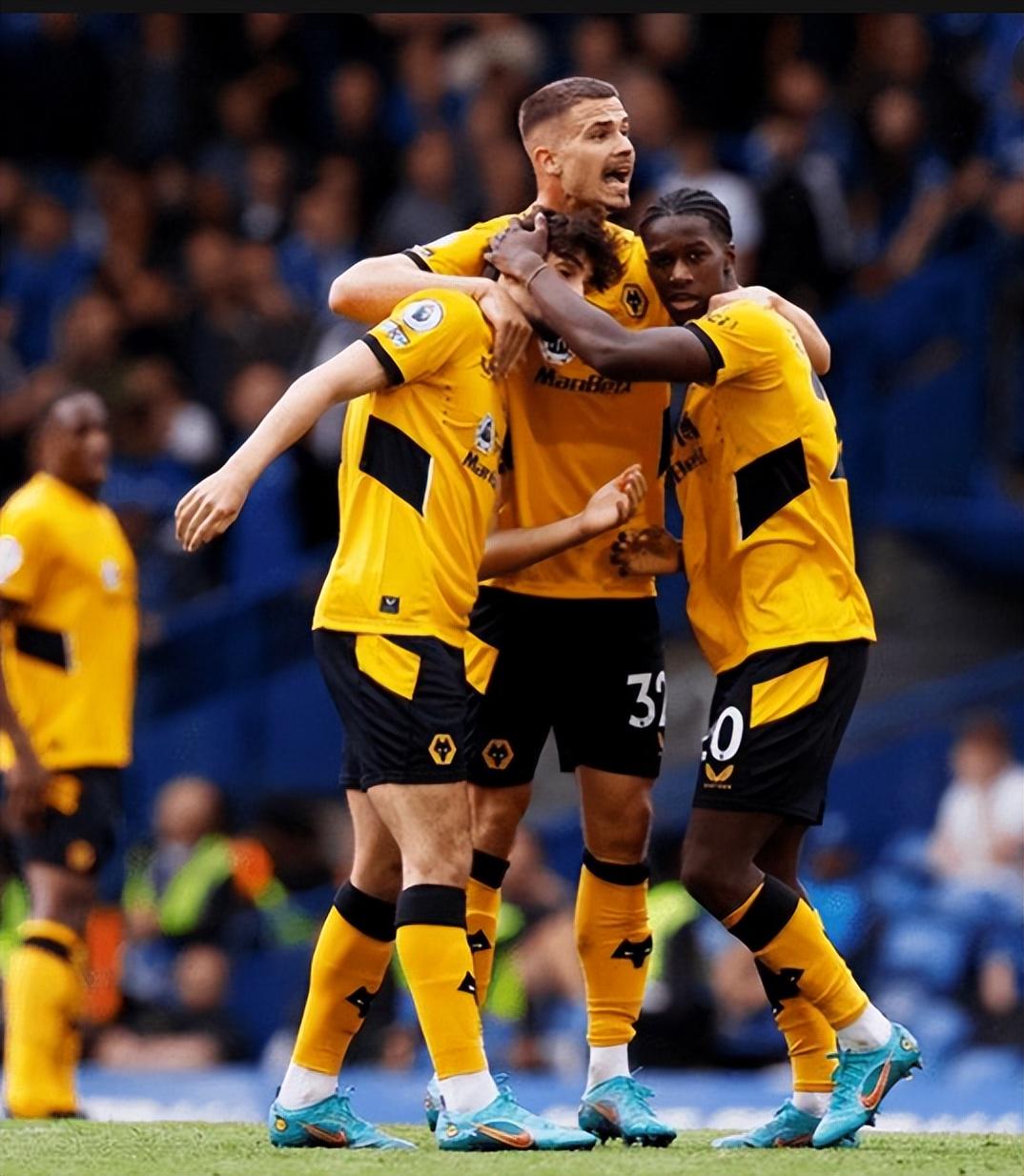 关系紧张 关系紧张